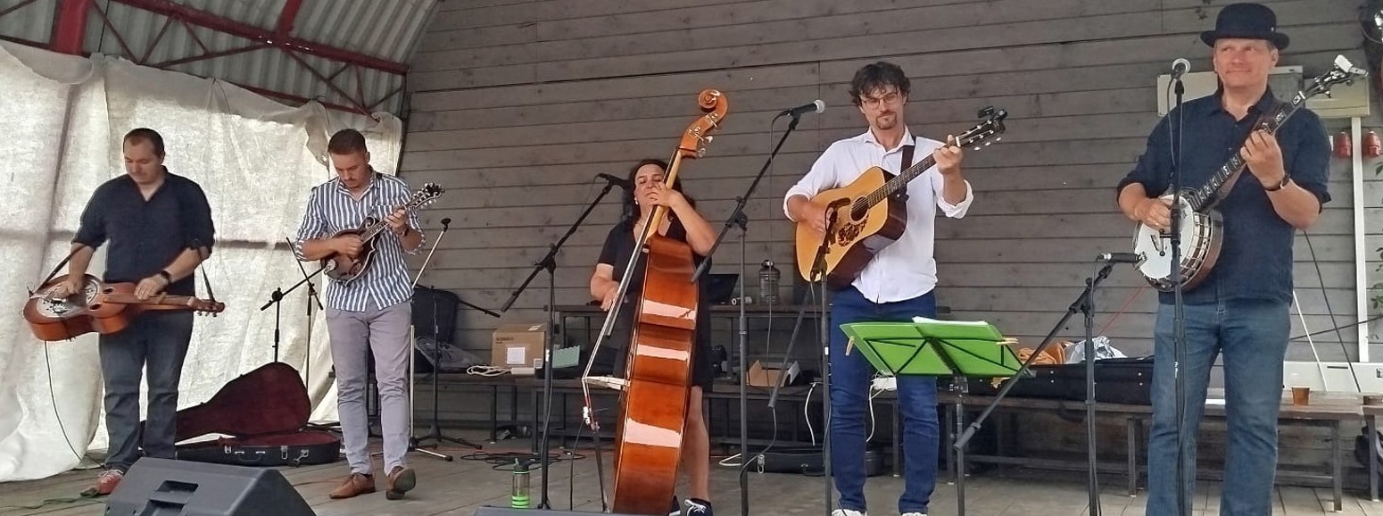Robot, bluegrass a malý sál. Jdete do toho?  - zvětšit obrázek